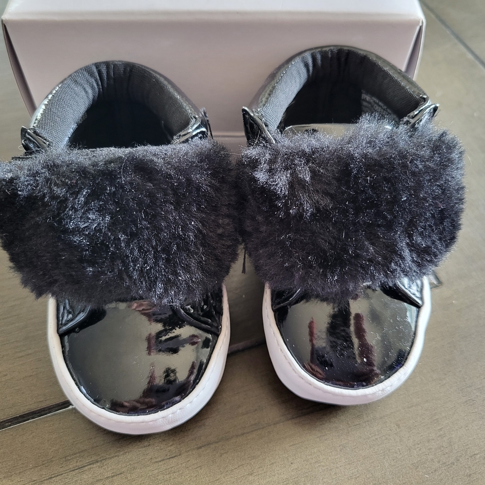 ALDO Newborn Black Fur-Trim Booties - Picture 3 of 6